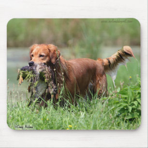 Golden retriever mit Ente Mousepad