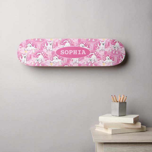 Golden Retriever Puppy in Pink Garden Skateboard (Wandkunst (Horz))