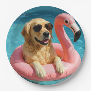 Golden Retriever schwimmt auf einem Flamingo-Pools Pappteller