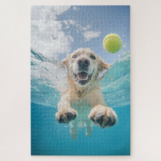 Golden Retriever Tauchen Tennis Ball Unterwasser (Vertikal)