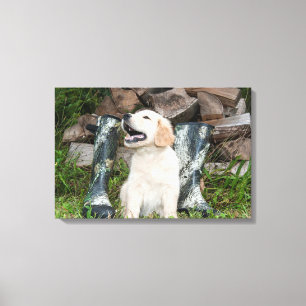 Golden Retriever Welpe und Jagdstiefel Leinwanddruck