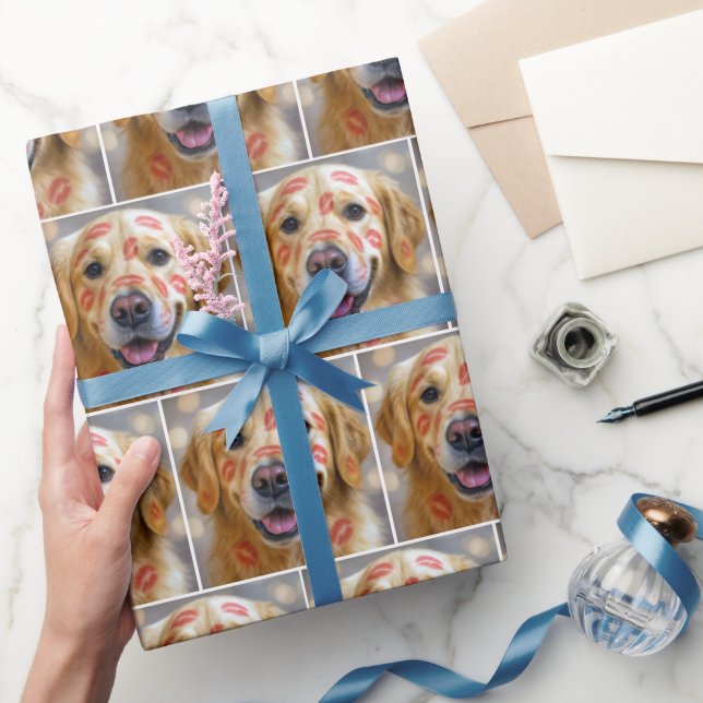 Golden Retriever with Red Lipstick Kisses Geschenkpapier (Schenken)