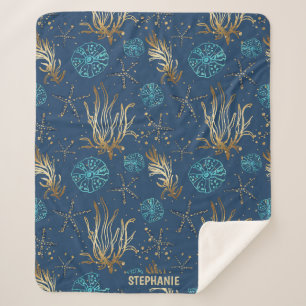 Golden Starfish & Coral Reef Muster auf Blue Sherpadecke