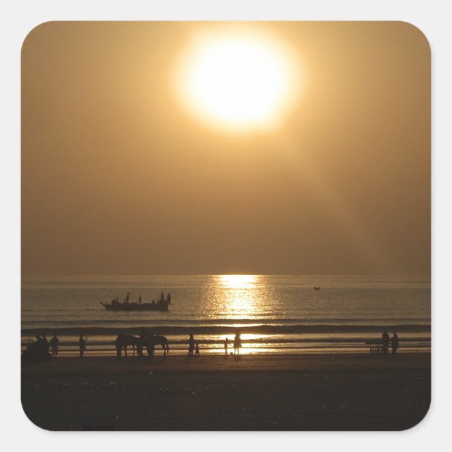 Golden Summer Sunset Reflektion am Strand Quadratischer Aufkleber (Vorderseite)