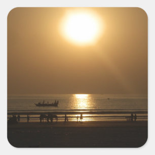 Golden Summer Sunset Reflektion am Strand Quadratischer Aufkleber