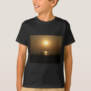 Golden Summer Sunset Reflektion am Strand T-Shirt