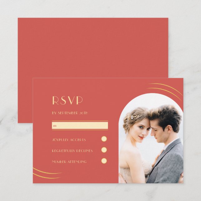 Golden Wisps Lebendes Rotes Foto Hochzeit RSVP Karte (Vorne/Hinten)