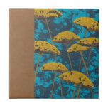 Golden Yarrow Garden mit blauem Hintergrund Fliese<br><div class="desc">Goldene,  schmale Blume unterstreichen diese schöne Gartenlandschaft. Im blauen Hintergrund sind auch Blätter verstreut. Es ist wie ein Magic Eye Foto anzusehen,  nur viel mehr Spaß!</div>