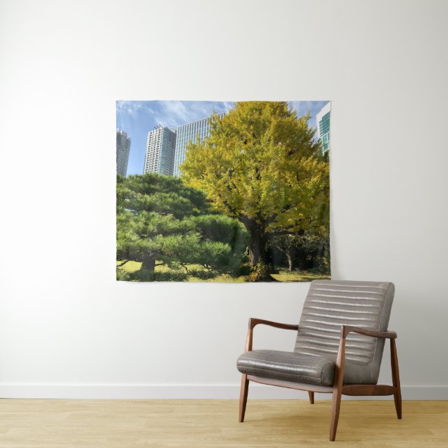 Golden Yellow Ginkgo and Pine Tree Wandteppich (Beispiel (Horizontal))