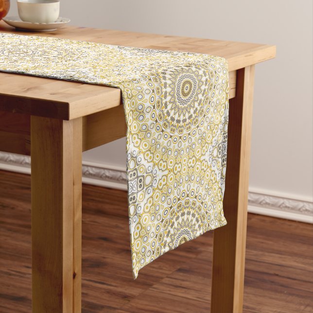 Golden Yellow Mandala Pattern Mittelgroßer Tischläufer (Beispiel)