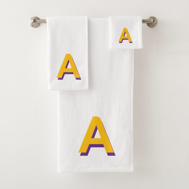 Golden Yellow Monogram on White Badhandtuch Set (Insitu)