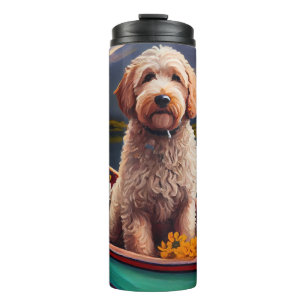 Goldendoodle auf dem Paddle: Ein Landschaftliches  Thermosbecher