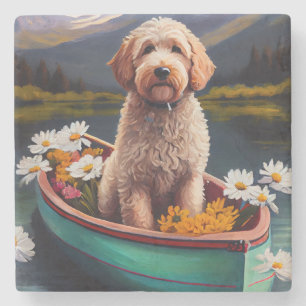 Goldendoodle auf einem Paddel: Ein landschaftliche Steinuntersetzer