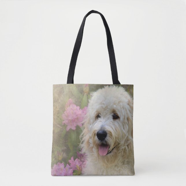 Goldendoodle Hund im Hydrangegarten Tasche (Vorderseite)