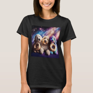 Goldendoodle im Weltraum mit Donuts Süße Doodle-Ju T-Shirt