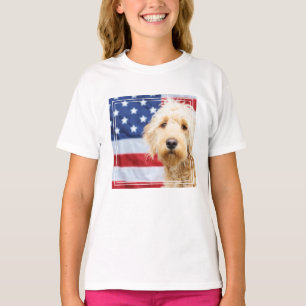 Goldendoodle mit amerikanischer Flagge T-Shirt