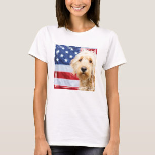 Goldendoodle mit amerikanischer Flagge T-Shirt