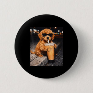 Goldendoodle trinkt Eiskaffee lustiges Tier-Meme Button