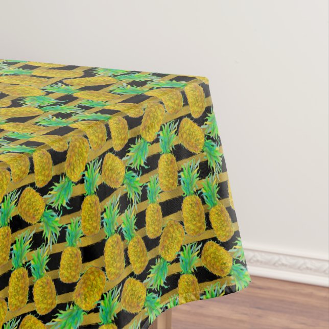 Goldene Ananas auf Streifen Tischdecke (Beispiel)