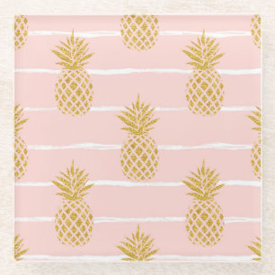 Goldene Ananas, gestreifter Sommerhintergrund. Glasuntersetzer