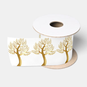 Goldene Bäume mit goldenen Herzen auf Weiß Satinband