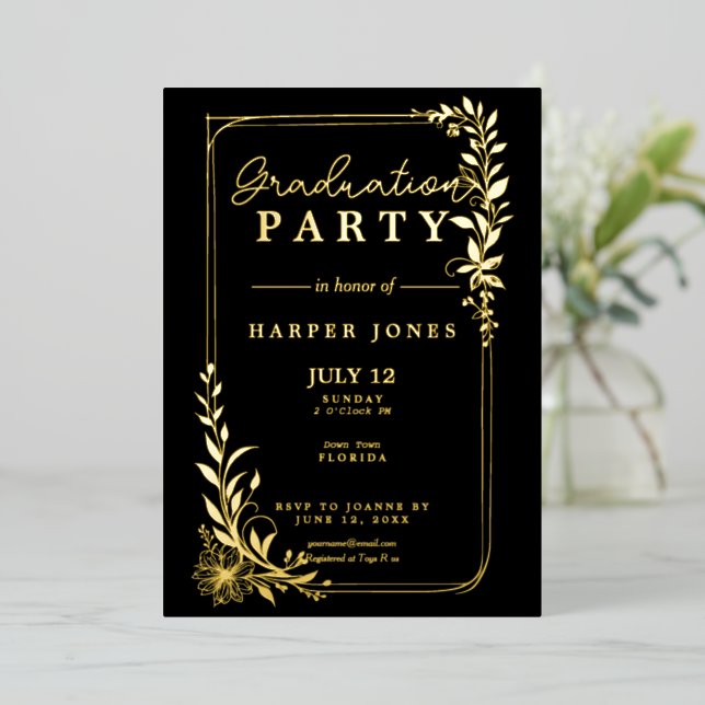 Goldene, blumengeschmückte Abschluss-Klasse 2025 Folieneinladung (Stehend vorne)