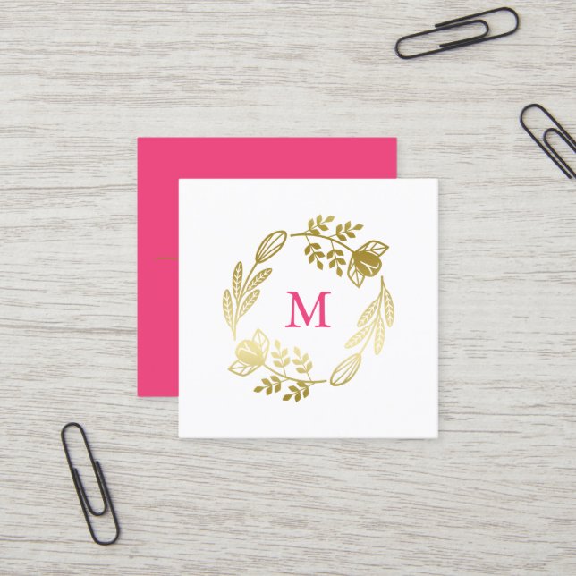 Goldene Blumenschrift und rosa Monogramm Quadratische Visitenkarte (Vorderseite/Rückseite Beispiel)