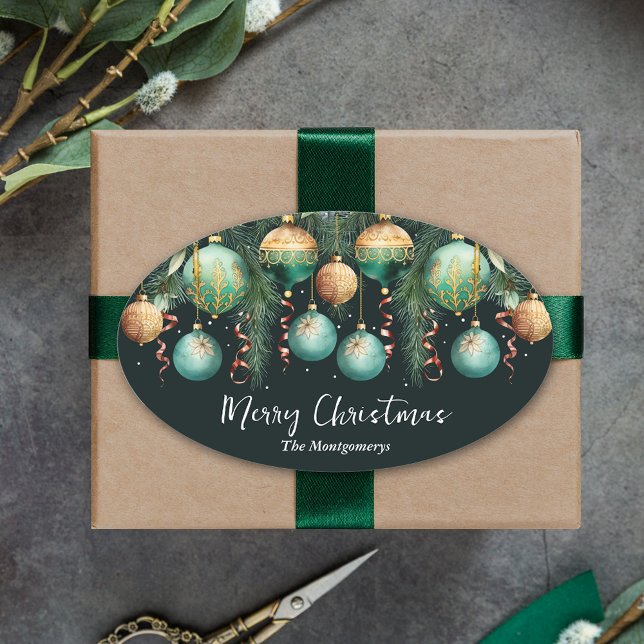 Goldene Christbaumkugeln Weihnachtsbaum Ovaler Aufkleber (Gold and green tree ornaments Merry Christmas oval stickers 4.5" x 2.7")