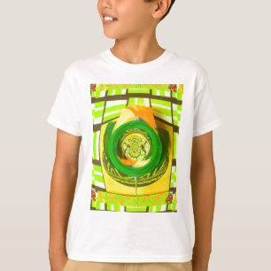 Goldene Eleganz: Schöne Afrikanische Gelbe Rose T-Shirt