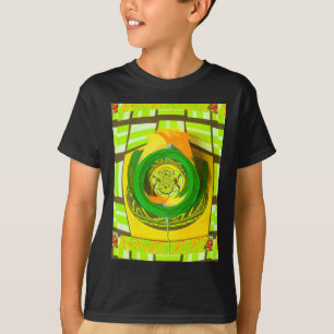 Goldene Eleganz: Schöne afrikanische gelbe Rosen K T-Shirt