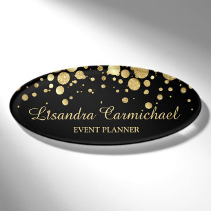 Goldene Foil Confetti auf der schwarzen Ovalmarke Namenschild
