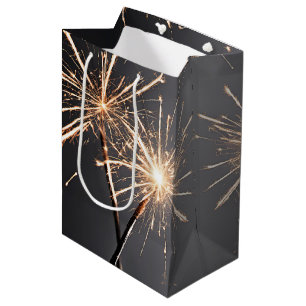 Goldene Geburtstagskerzen auf Grau Mittlere Geschenktüte