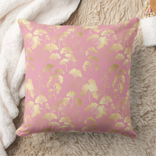 Goldene Ginkgoblätter auf rosafarbenem botanischem Kissen