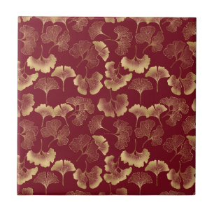 Goldene Ginkgoblätter auf Rot Elegante Botanik (2) Fliese