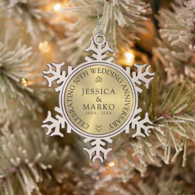 Goldene Goldhochzeit im Hintergrund Schneeflocken Zinn-Ornament (Baum)