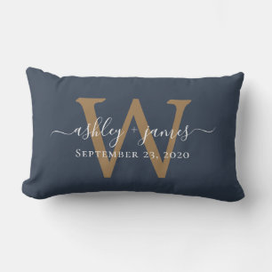 Goldene Hochzeitstermin-Monogramm Dunkelblau Lendenkissen