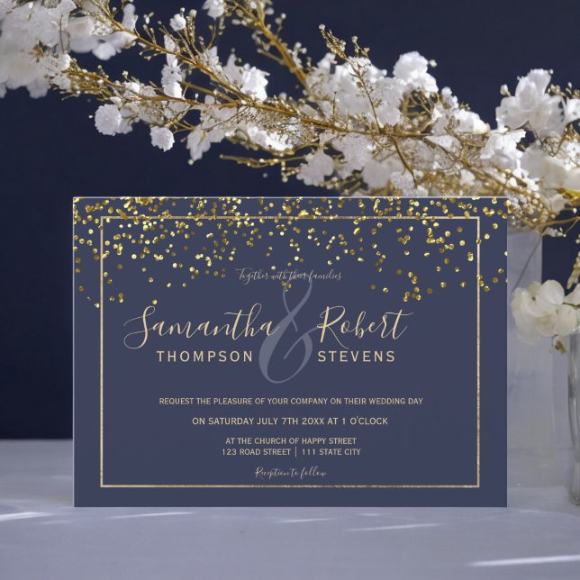 Goldene Konfetti Marinebahn Stil Moderne Hochzeit Einladung (Gold confetti navy blue script chic modern wedding invitation)