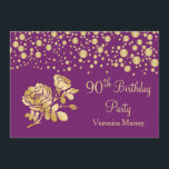 Goldene Konfetti, Rose am lila 90. Geburtstag Einladung<br><div class="desc">Goldene Konfetti und englische Rose über hellen lila Hintergrund 90. Geburtstagsparty Einladung.</div>