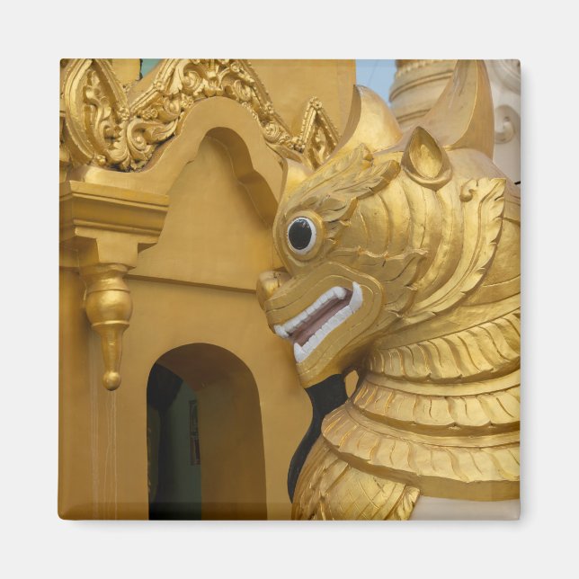 Goldene Löwenstatue am Tempel Magnet (Vorne)