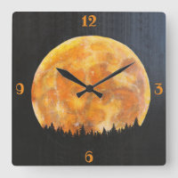 Goldene Nacht Vollmond über dem Pinienwald