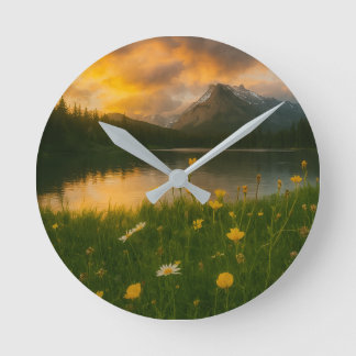 Goldene Ruhe: Bergsee Runde Wanduhr