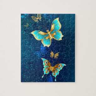 Goldene Schmetterlinge auf blauem Hintergrund