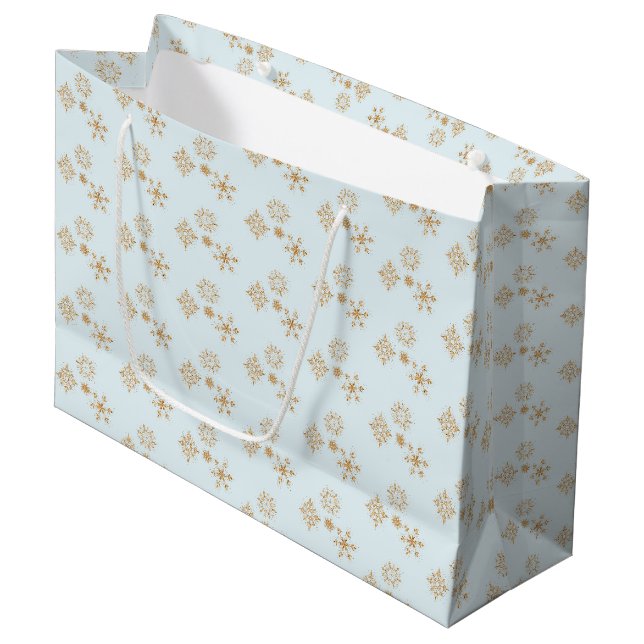 Goldene Schneeflocke auf Frosty Blue Christmas Pat Große Geschenktüte (Vorderseite Schrägansicht)