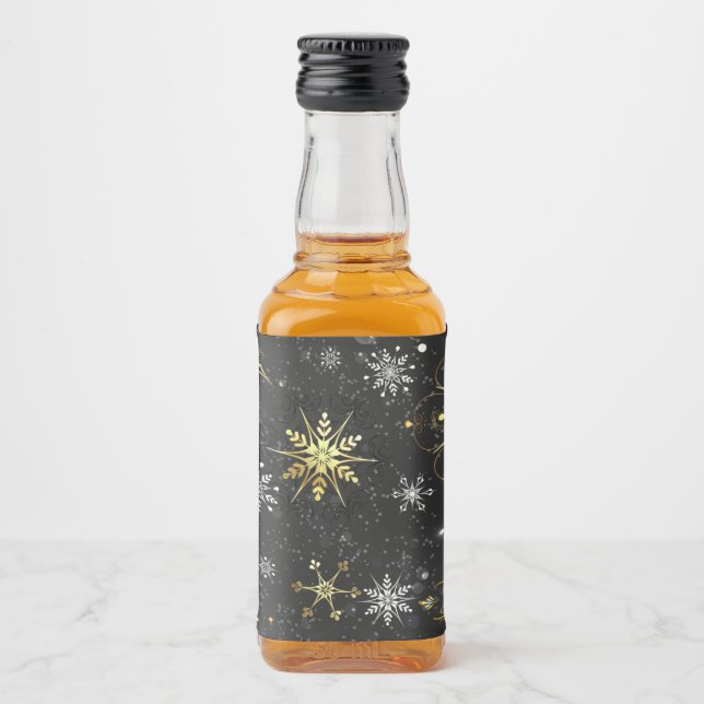 Goldene Schneeflocken auf schwarzem Hintergrund Alkoholflaschenetikett (Vorderseite)