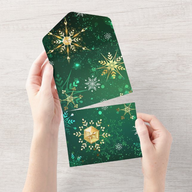 Goldene Schneeflocken im grünen Hintergrund All In One Einladung (Abreißen)