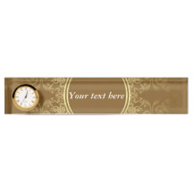 Goldene Siegelnamenanzeige mit Uhr