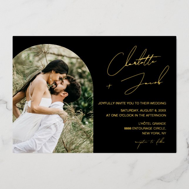 Goldene Skriptnamen auf der Hochzeit von schwarzem Folieneinladung (Vorderseite)