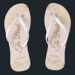 Goldene Spitze auf Rosa Die Braut Elegante Hochzei Flip Flops<br><div class="desc">Tanzen Sie die Nacht mit diesen schönen Hochzeitsflip-Flops. Sie sind für die Braut konzipiert und zeichnen sich durch ein schlichtes und dennoch elegantes Design aus, das mit goldfarbenen Schriftzeichen auf einem hellrot-rosa Hintergrund und extravaganten goldenen Spitzen-Gürteln und Wirbel besticht. Eine schöne Art, extravagant und angemessen bleibe, während Sie Ihren Füßen...</div>