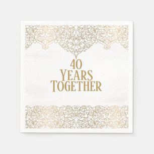 Goldene Spitze aus dem 40. Jubiläum auf White Napk Serviette