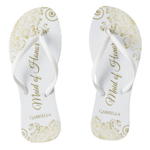 Goldene Spitzen auf der Trauzeugin Flip Flops